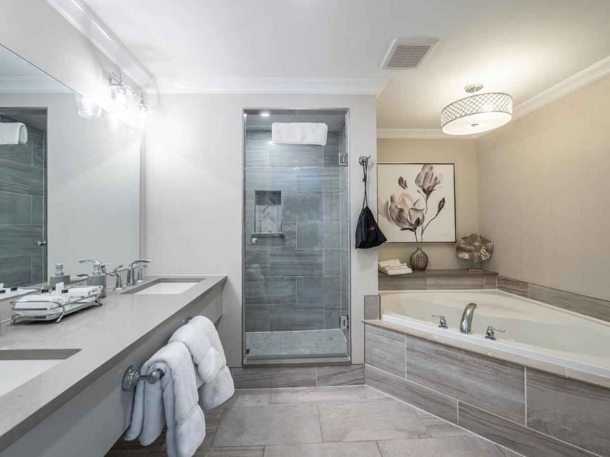 Somerset Lakeside Resort Bancroft Bagian luar foto