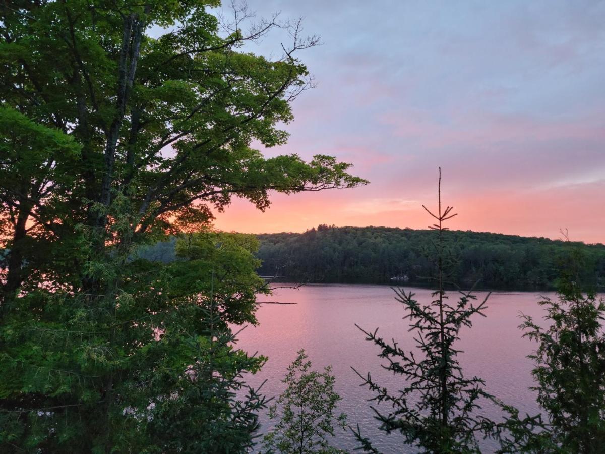 Somerset Lakeside Resort Bancroft Bagian luar foto