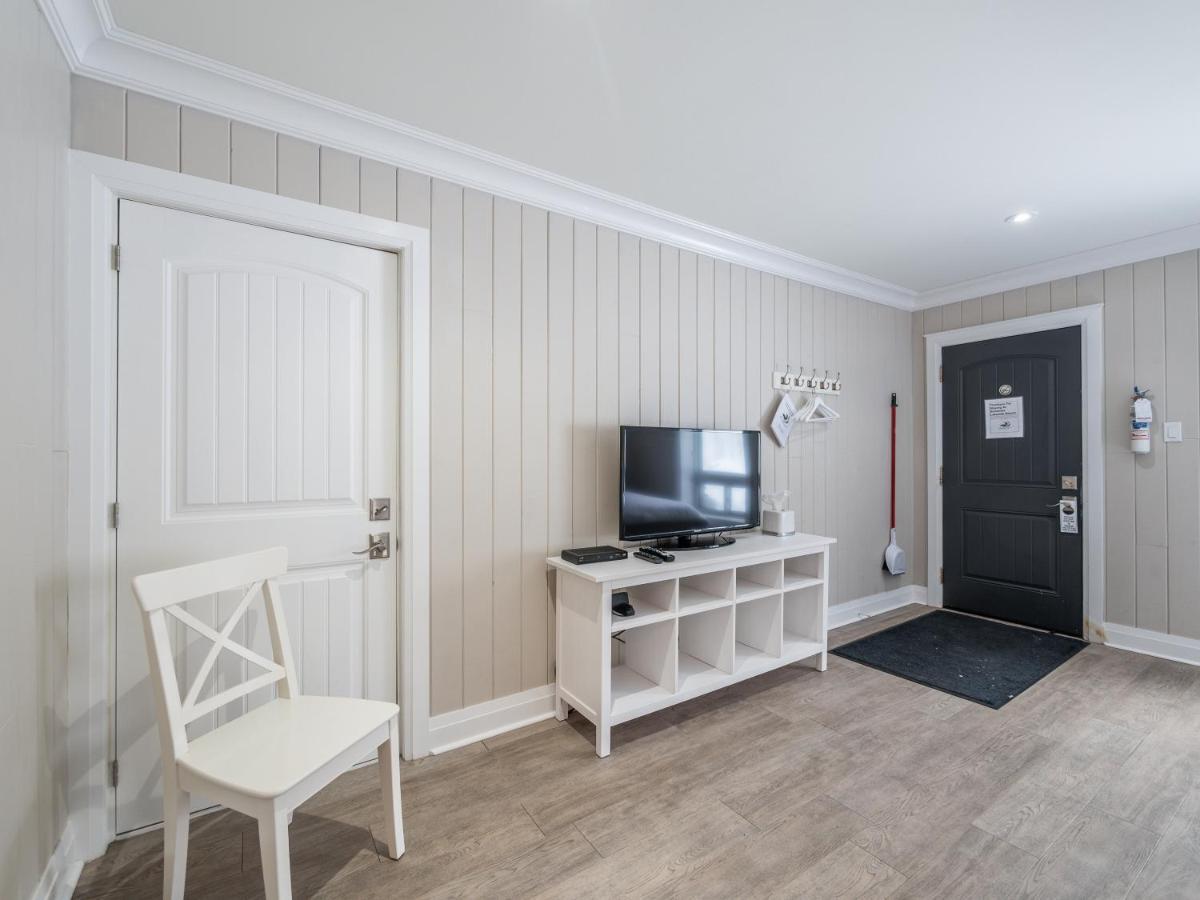 Somerset Lakeside Resort Bancroft Bagian luar foto