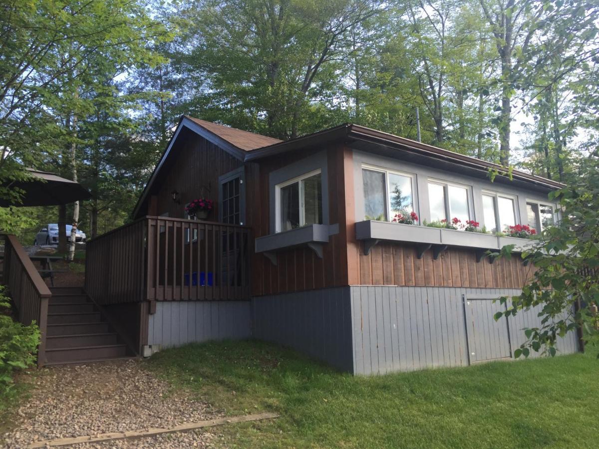 Somerset Lakeside Resort Bancroft Bagian luar foto