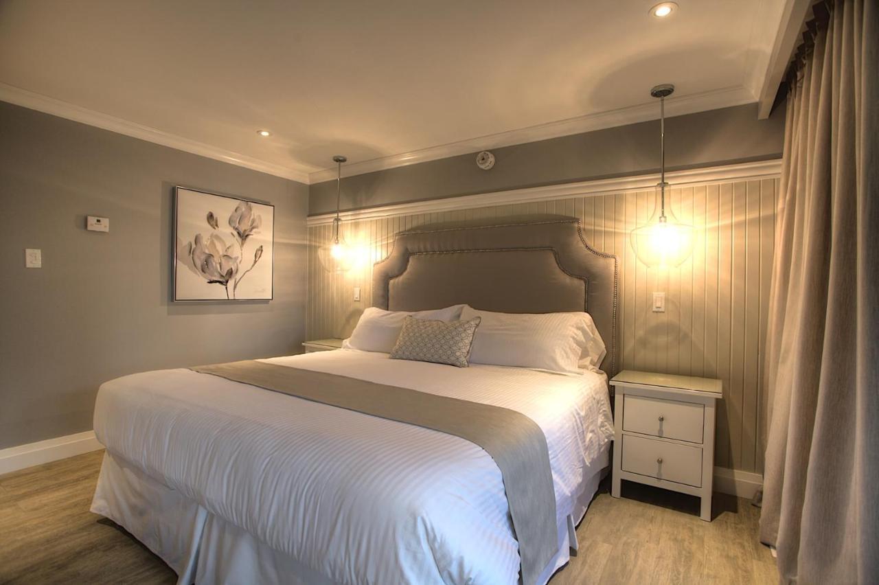Somerset Lakeside Resort Bancroft Bagian luar foto