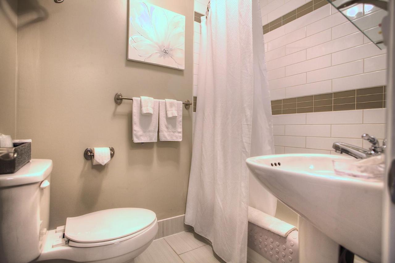 Somerset Lakeside Resort Bancroft Bagian luar foto