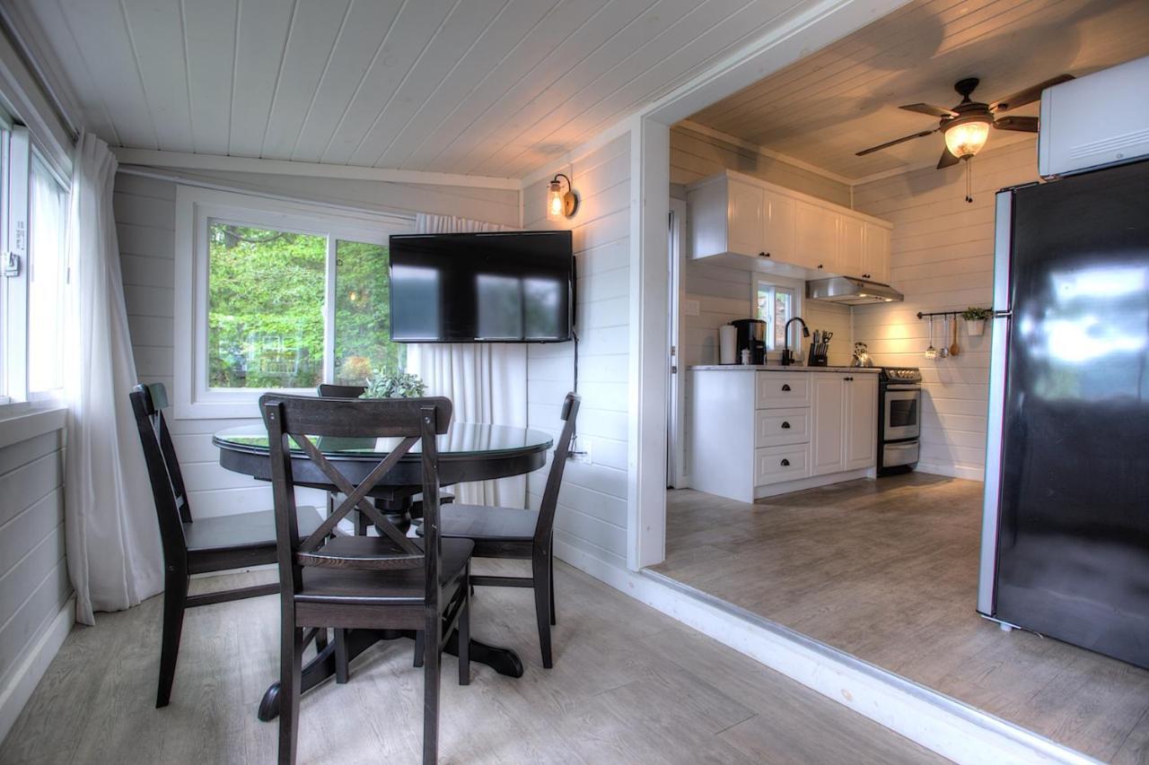 Somerset Lakeside Resort Bancroft Bagian luar foto