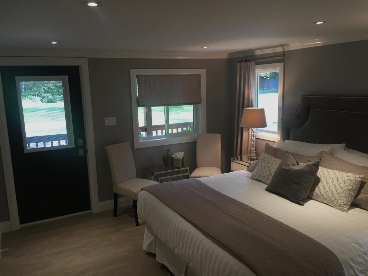 Somerset Lakeside Resort Bancroft Bagian luar foto